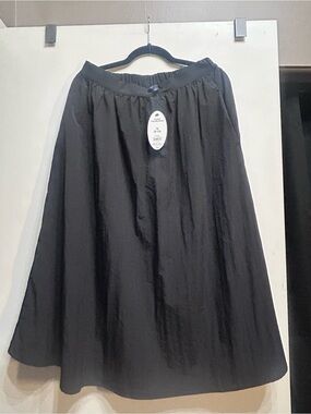 Women's Black Elastic-Waist Midi Skirt